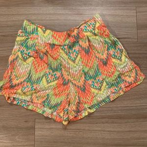 Chevron print shorts w/ pockets!